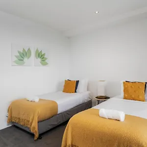 circle-on-cavill-qstay.queenslandhotels.net/